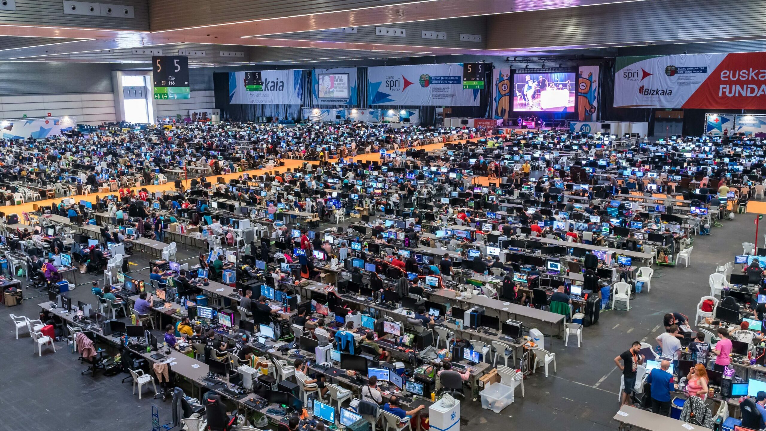 Euskal Encounter 31 topaketak komunitate digital erraldoi bat elkartuko dau BECen