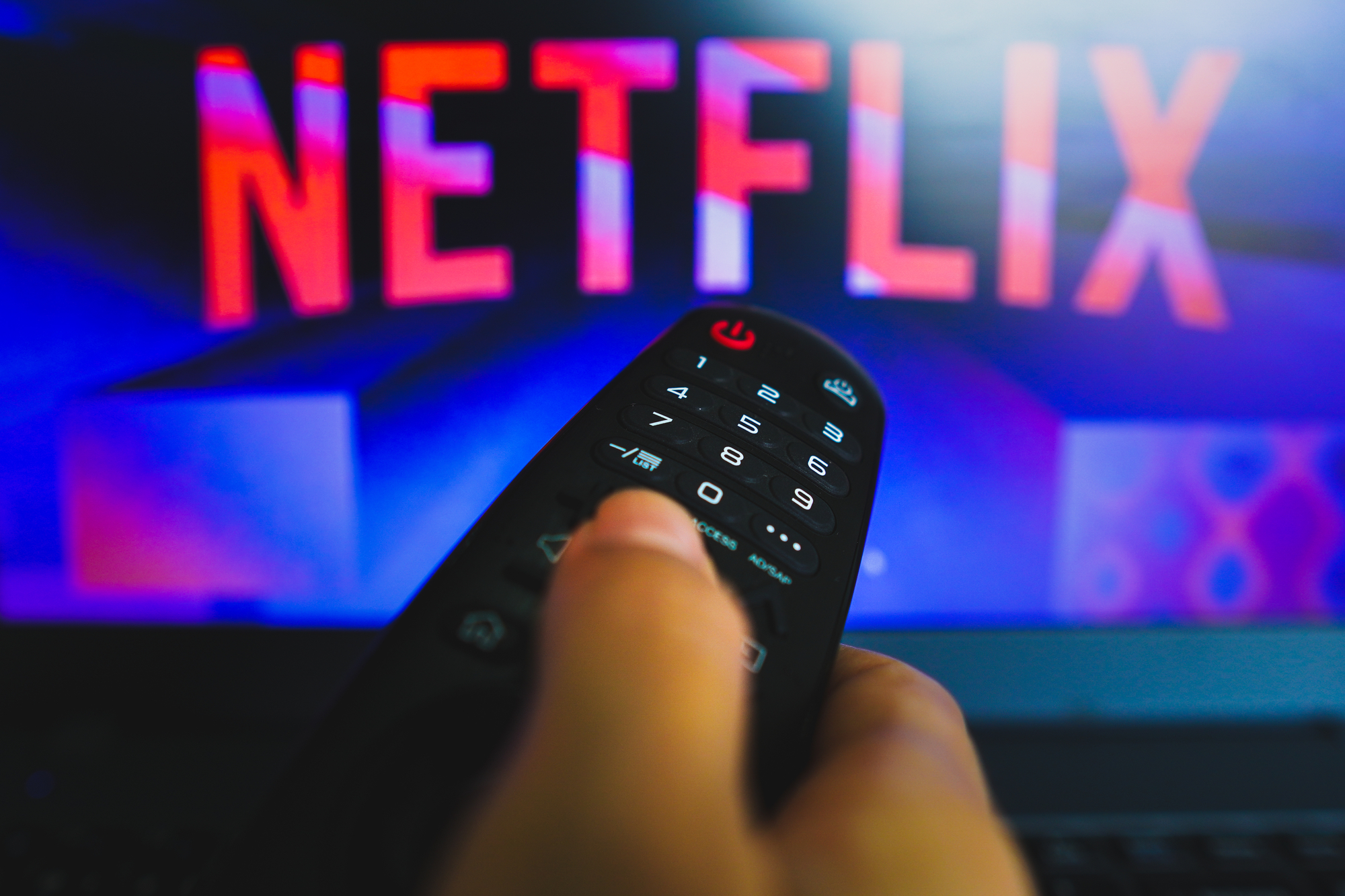 ‘Buenos días, Verônica’ eta ‘Love Is Blind’ estreinaldiak Netflixen