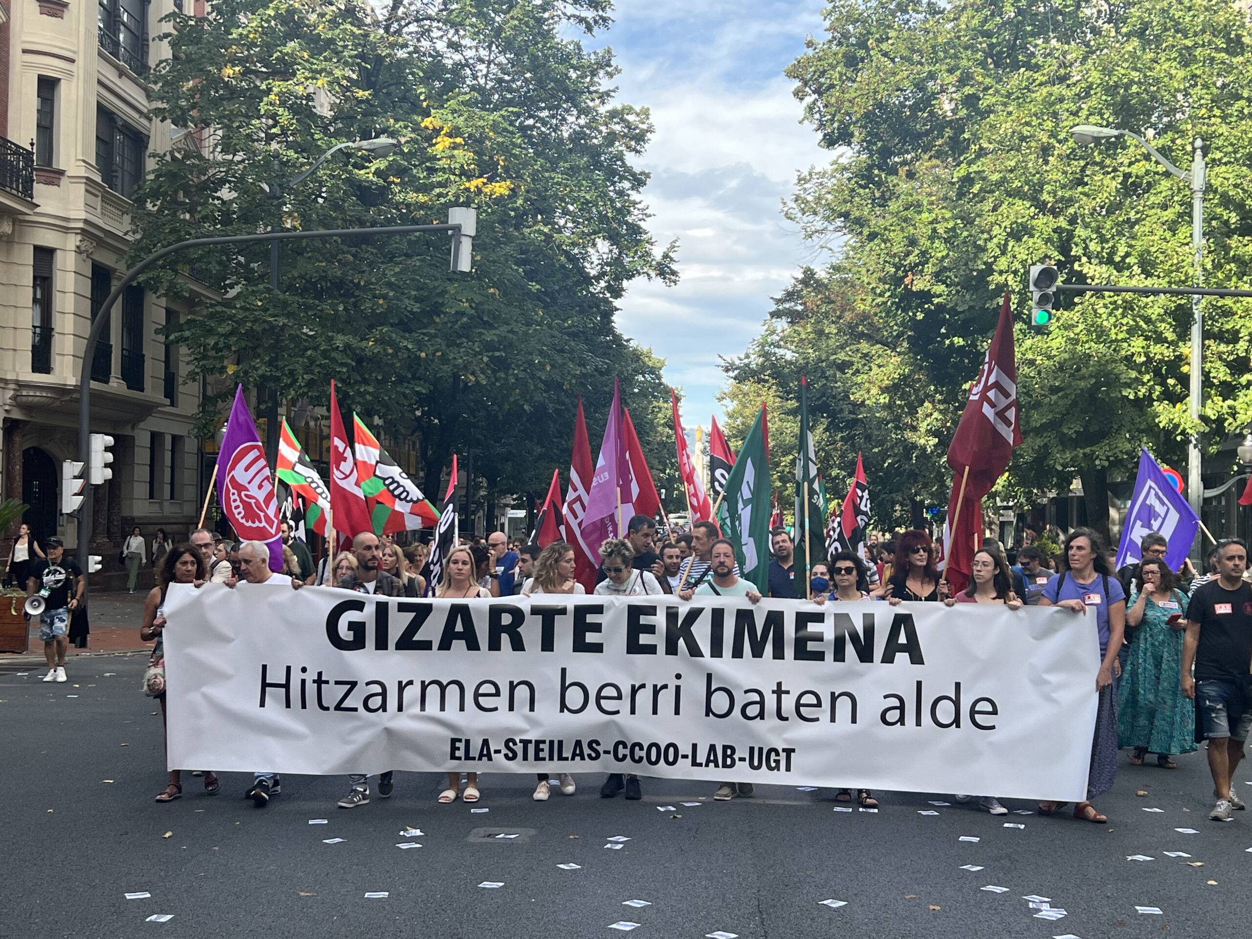 Itunpeko ehundaka irakaslek manifestazinoa egin dabe Bilbon