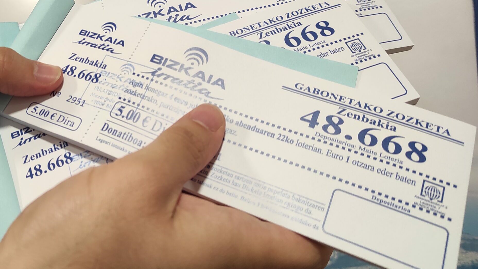Non kobrau neike Bizkaia Irratiko saritutako loteria?