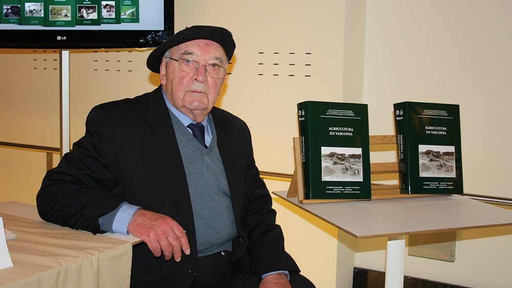 Ander Manterola izena hartuko dau Derioko Euskal Bibliotekak