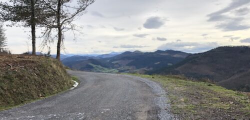 Hasiera motela eta arratsalde eguzkitsua